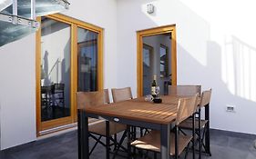 Fjaka Apartments & Rooms