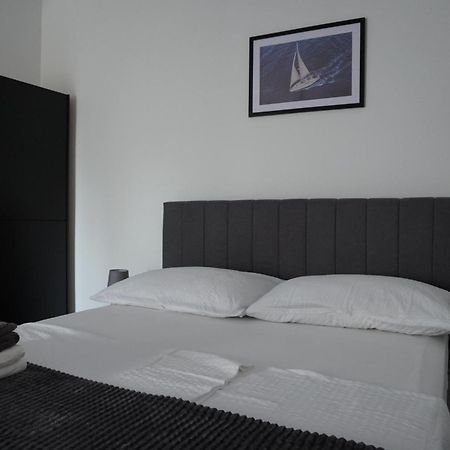 Fjaka Apartments & Rooms Šibenik Esterno foto