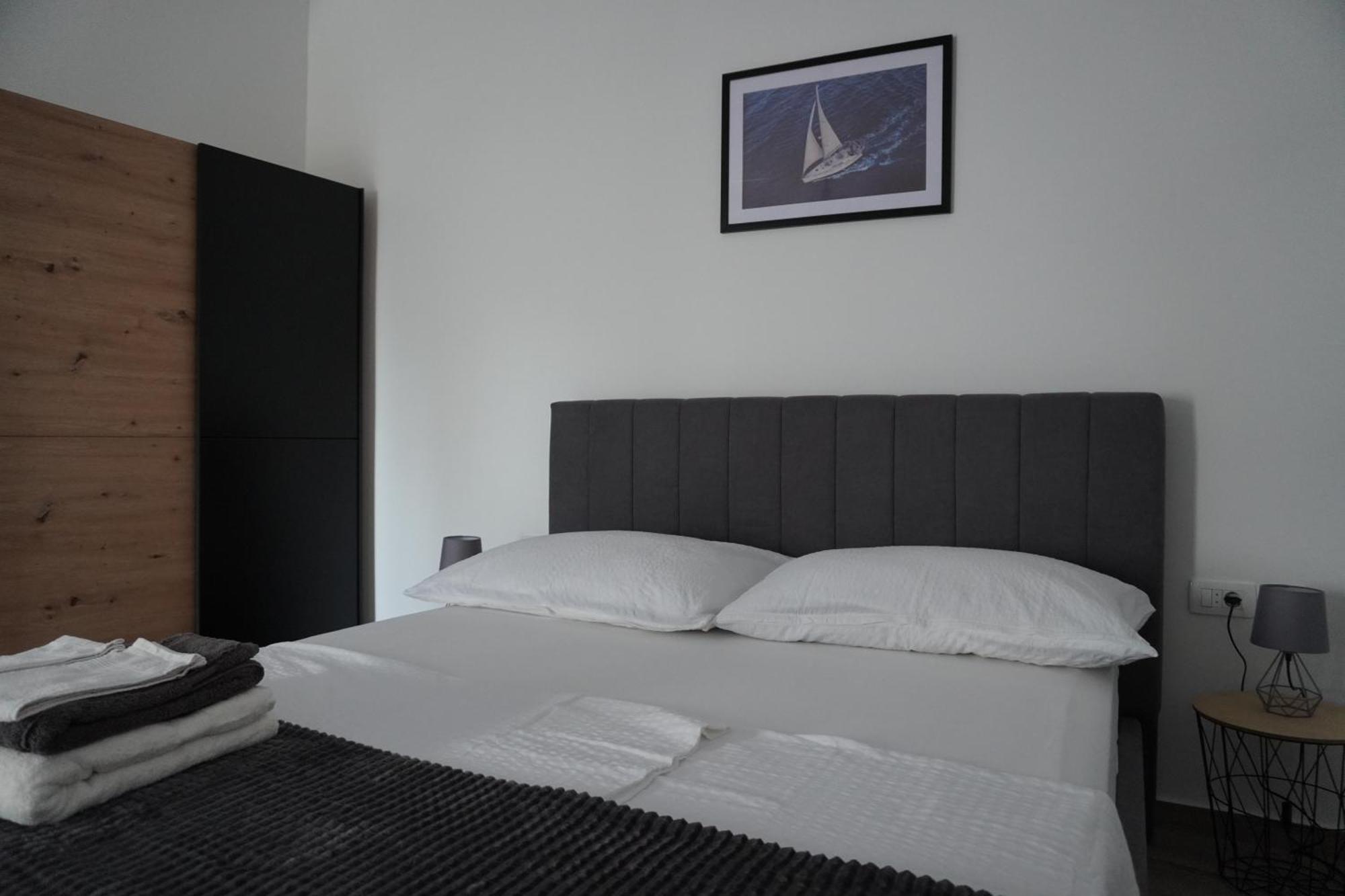 Fjaka Apartments & Rooms Šibenik Esterno foto